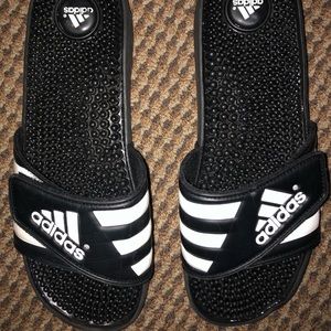 ADIDAS SLIDES
